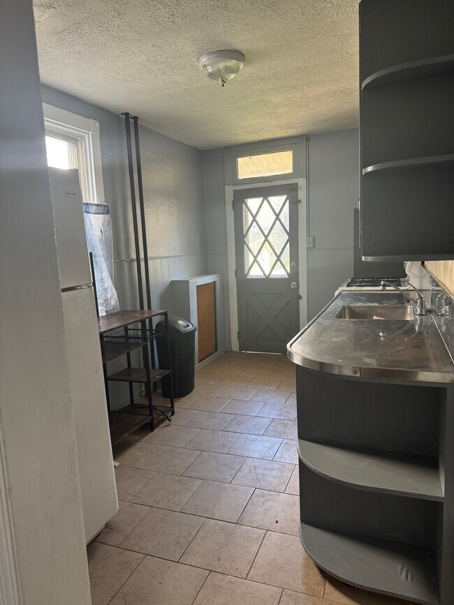 Building Photo - 1015 Birch St