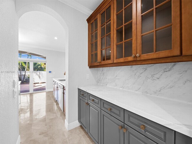 Building Photo - 827 SE 2nd Ct