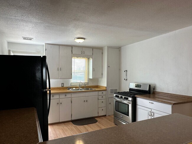 Building Photo - 13A Road 5481
