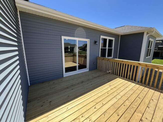 Building Photo - 970 Meadow Ln