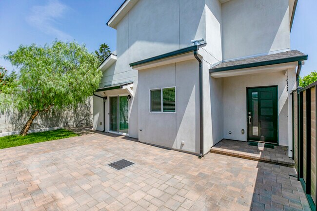 Building Photo - 10938 Nettleton St