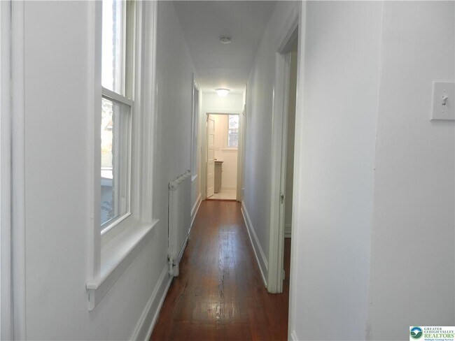 Building Photo - 1428 Center St