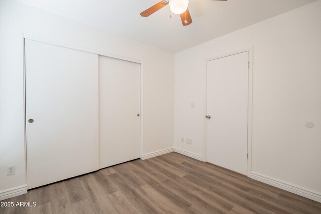 Building Photo - 1121 W Manor St