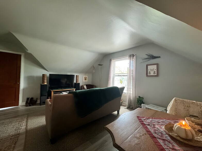 Building Photo - 1403 Columbus Ave