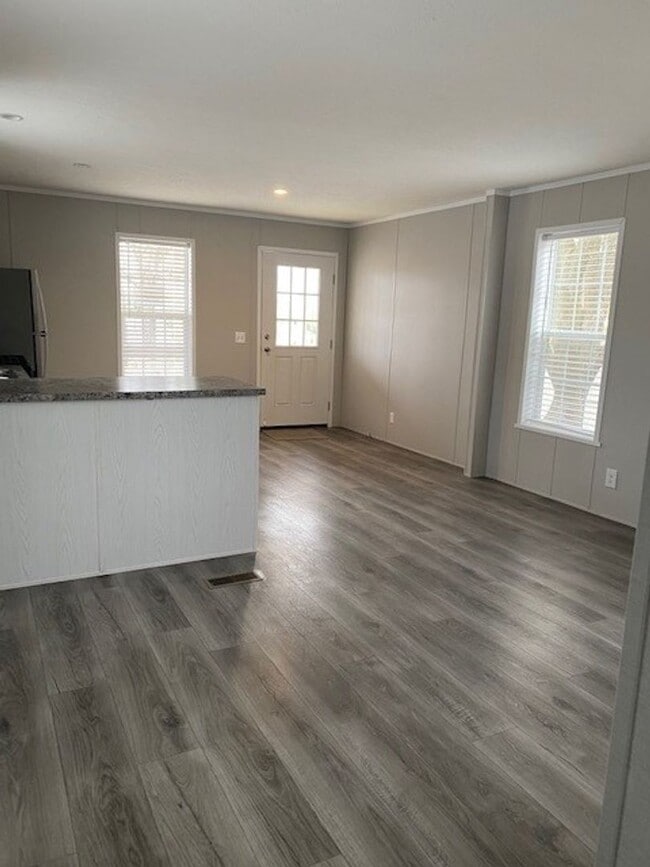 Building Photo - Lot 40