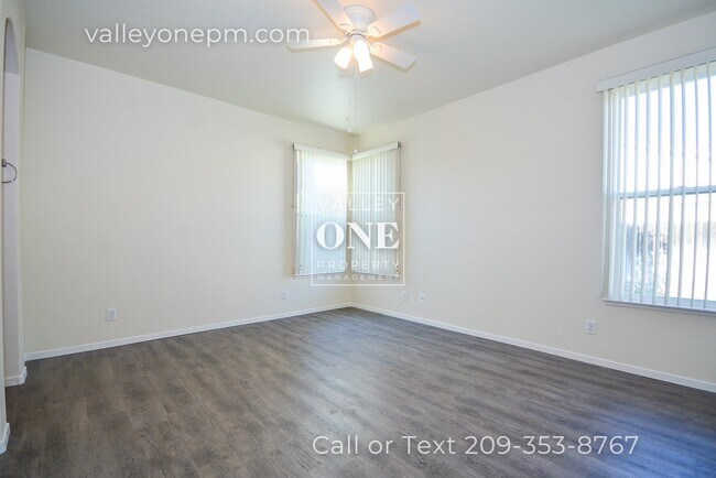 Building Photo - Well-Maintained Single Story Home in Desir...