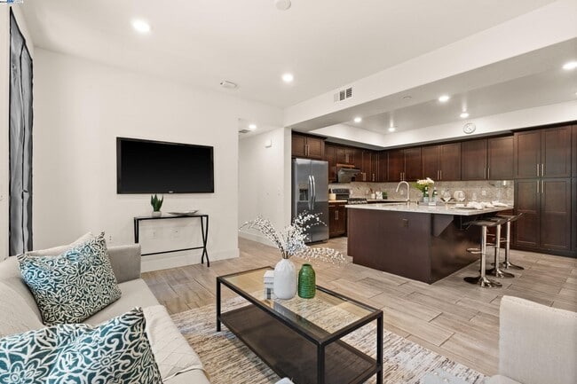 Building Photo - 1655 Delano St