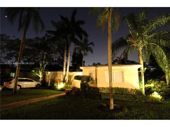 Building Photo - 415 Bargello Ave