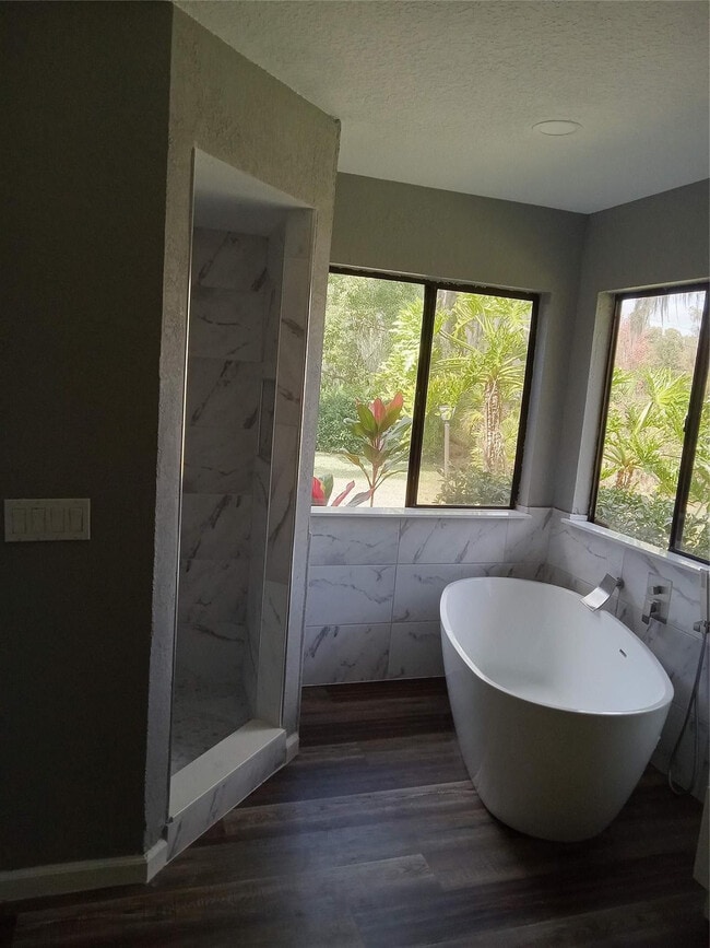 Building Photo - 108 Greentree Ln