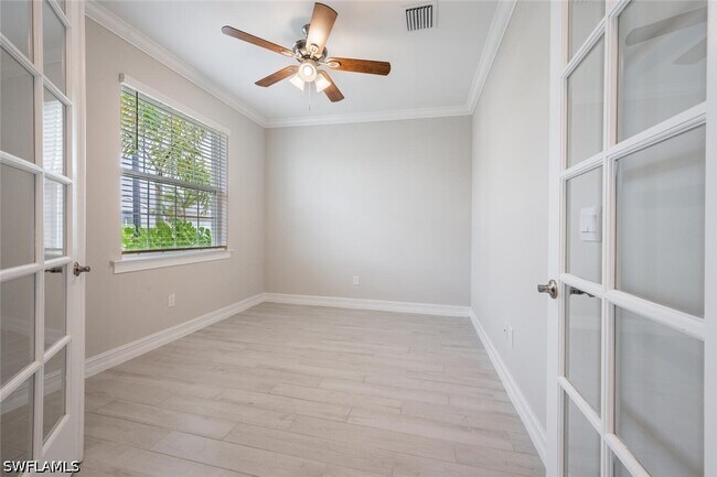 Building Photo - 28093 Sanibel Sands St