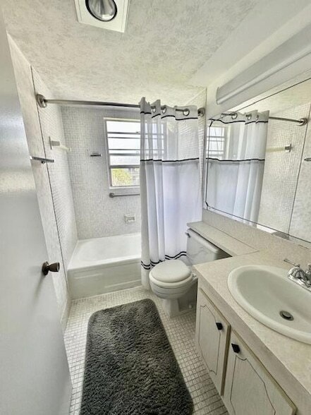 Building Photo - 368 Mansfield I