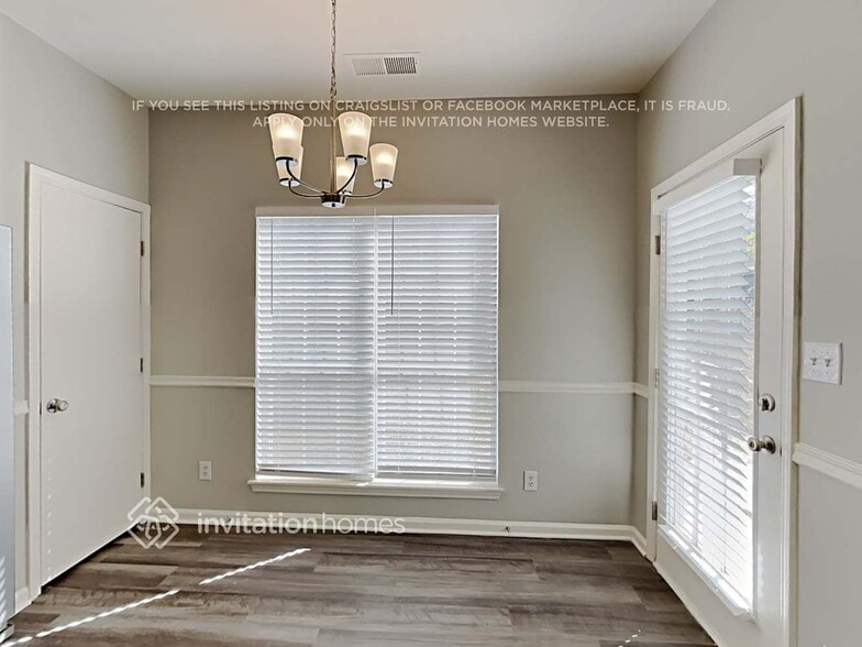 Building Photo - 594 Viking Pl SW