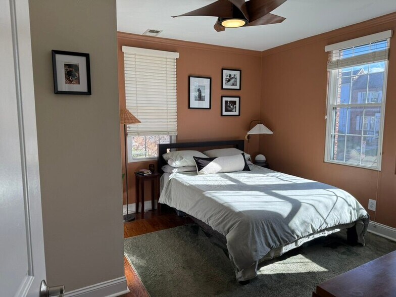 Building Photo - 400 Evarts St NE