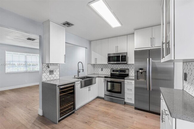 Building Photo - 5001 SW 92nd Terrace