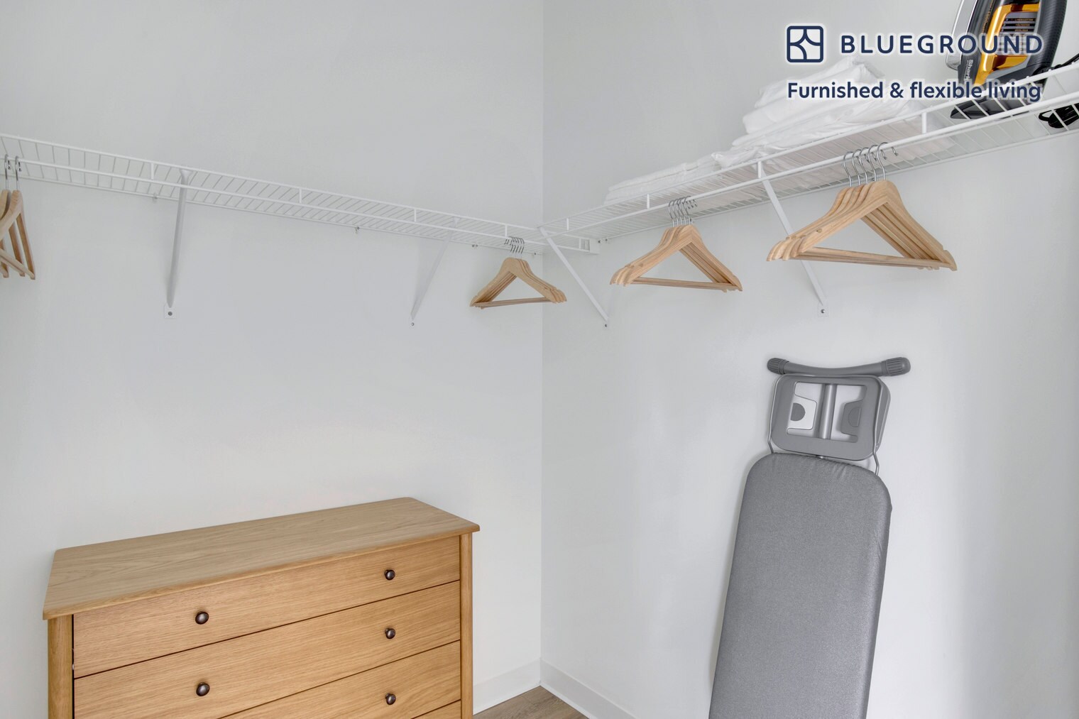 Building Photo - 808 W Van Buren St