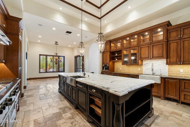 Building Photo - 8515 E Sutton Dr