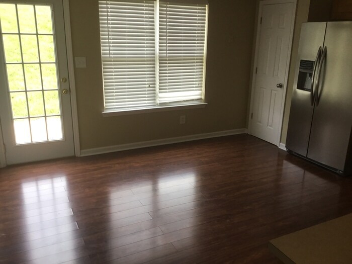 Building Photo - 1216 Bicycle Ct