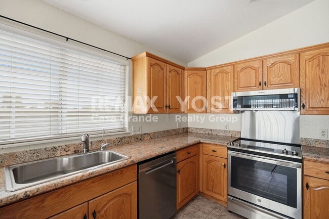 Building Photo - Life Is Better on the Lake! 1/2 off 1st Months rent!