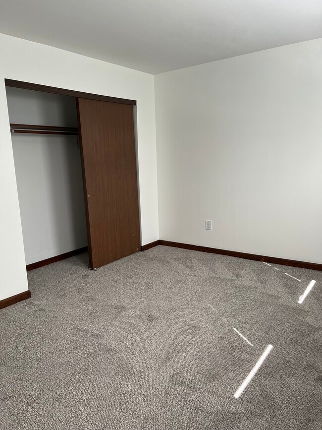 1st bedroom - 34 Beacon Rd