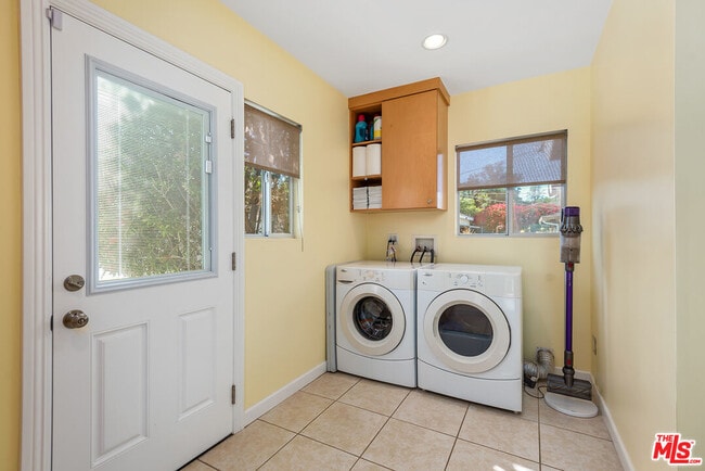 Building Photo - 4643 Nagle Ave