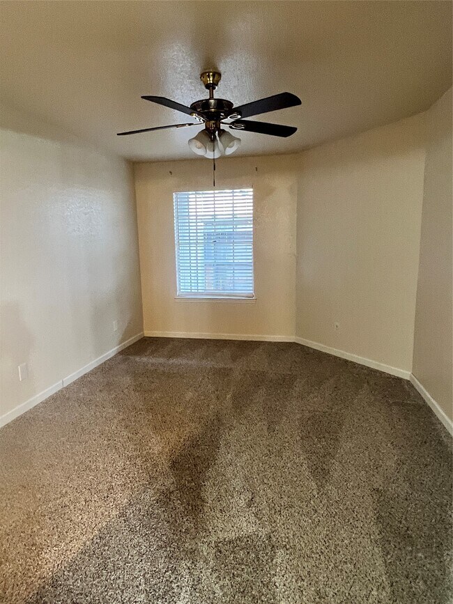 Building Photo - 9700 Leawood Blvd