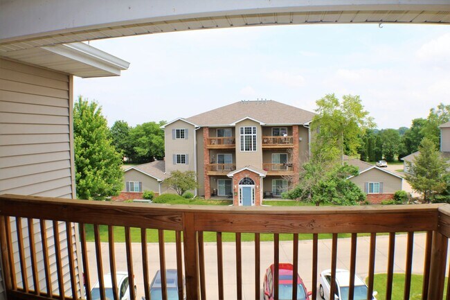 Building Photo - $1,195 | 2 Bedroom, 1 Bathroom Condo | No ...