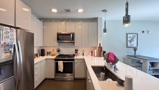 Building Photo - 65 Lewis St