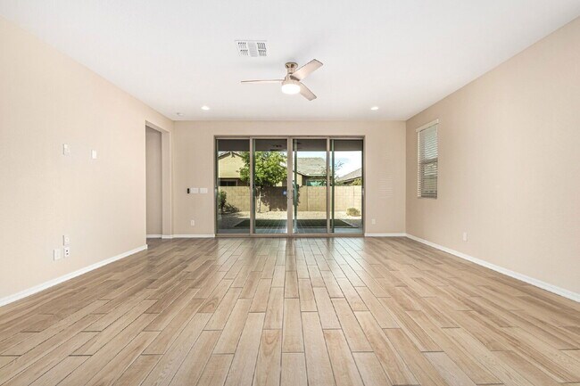 Building Photo - 19874 W Devonshire Ave