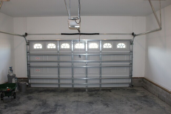Building Photo - Flexible leasing Terms
