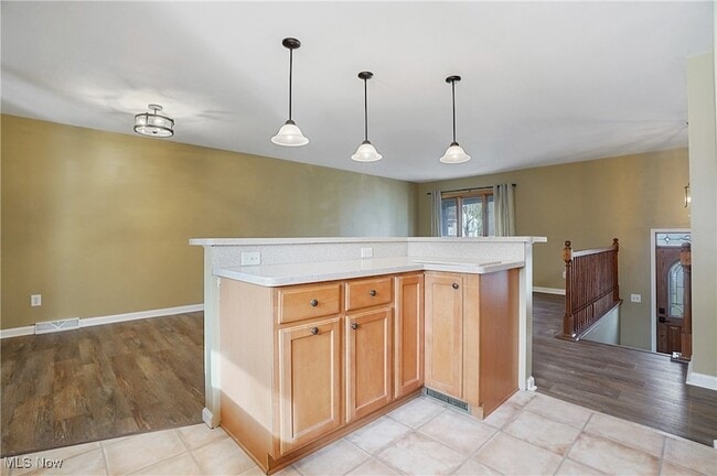 Building Photo - 7429 Sylvan Dr