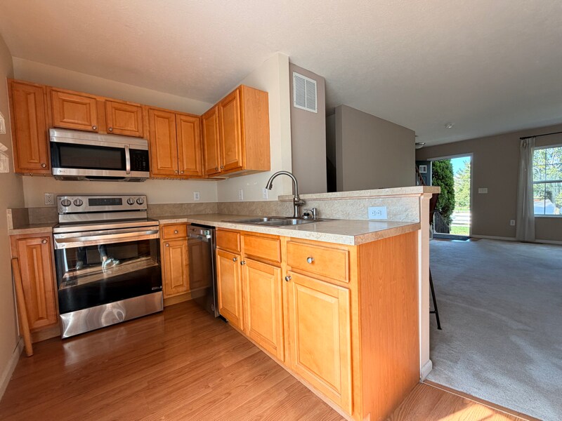 Building Photo - 717 Lazelle Rd