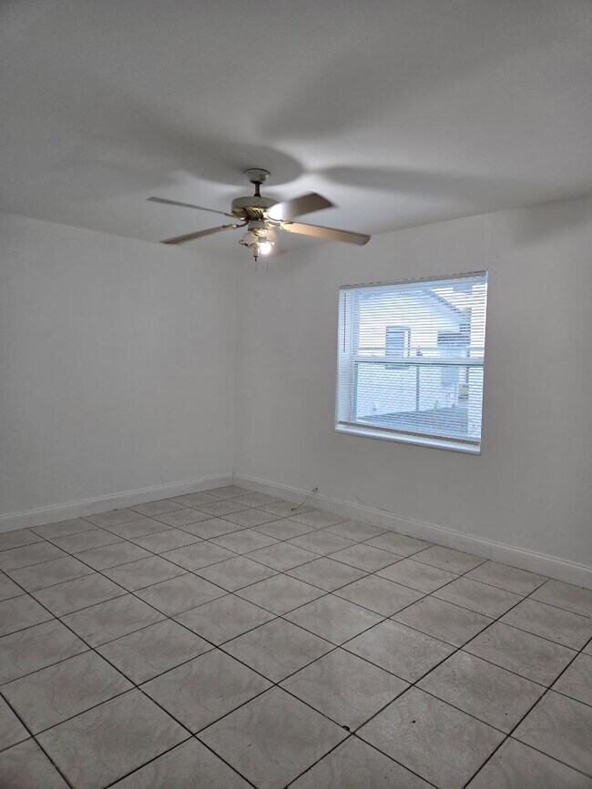 Building Photo - 2325 Madison St