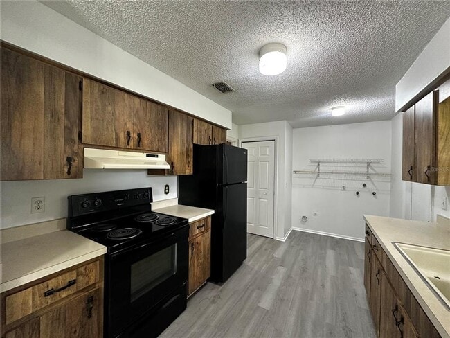 Building Photo - 4616 N Goldenrod Rd