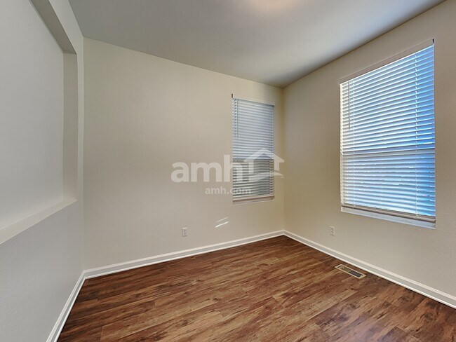 Building Photo - 6594 Abbeywood Dr