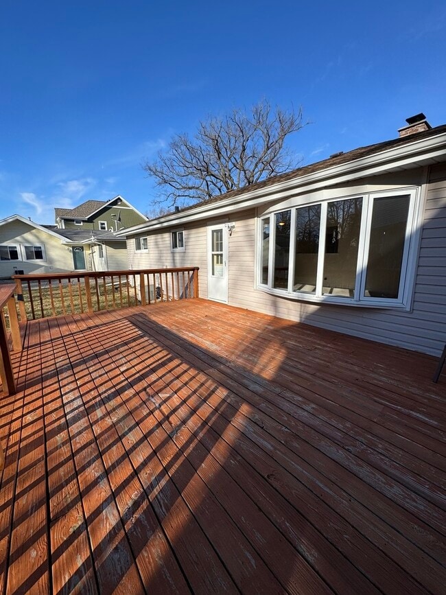 Building Photo - 115 W Helen Rd