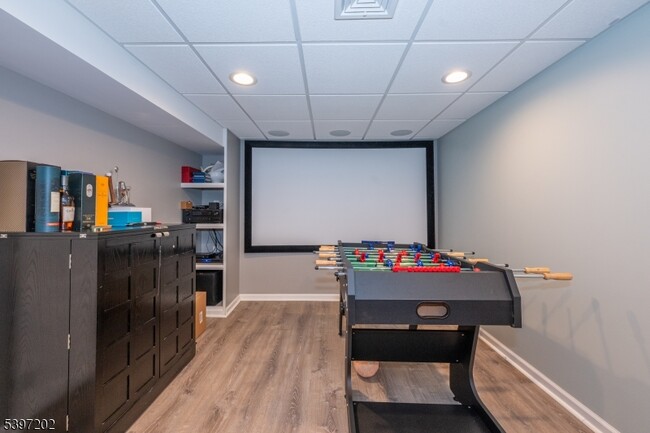 Building Photo - 27 Evergreen Ave