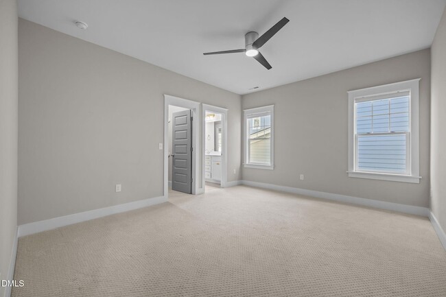 Building Photo - 916 Noisette Ct