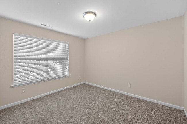 Building Photo - 3 Bedroom - Cary Townhome in Central Location!!! Close to 540 and Research Triangle Park!