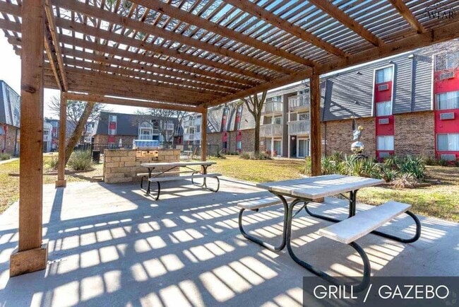 Building Photo - 2612 Southwest Pkwy