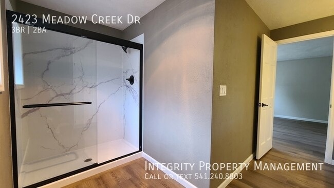Building Photo - 2423 Meadow Creek Dr