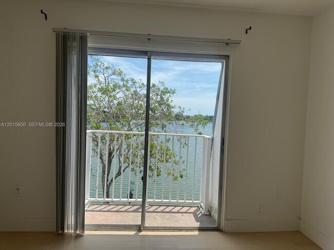 Building Photo - 4122 SW 61st Ave