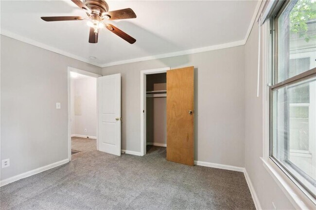 Building Photo - 1682 Bridgeport Dr NE