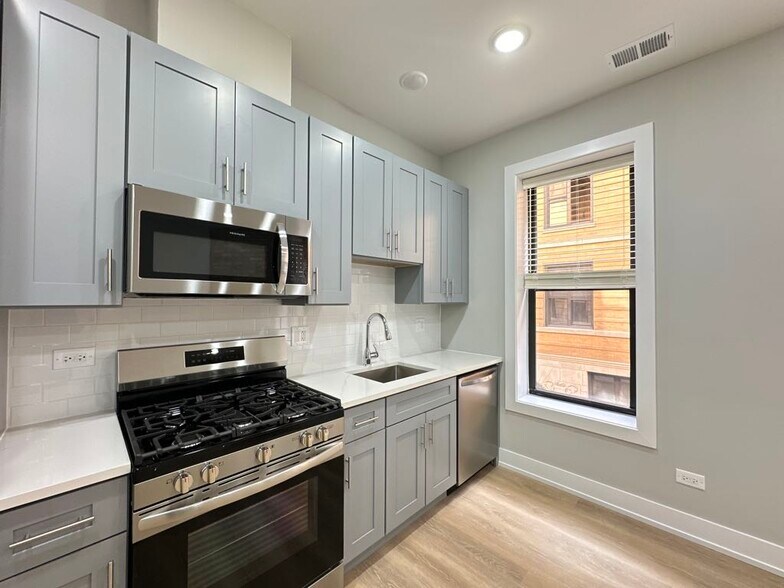 Building Photo - 433 W Belden Ave