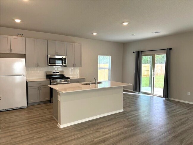 Building Photo - 707 Long Cedar Dr