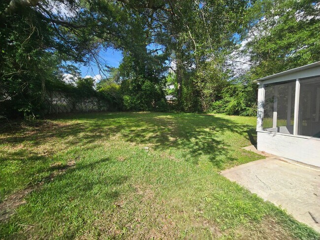 Building Photo - FOR RENT in Central Columbus! Available Now!