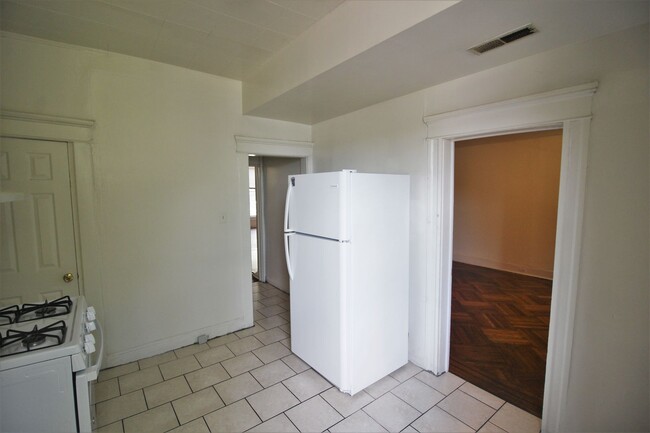 Building Photo - 2026/2027 JHU Off-Campus Awesome 6bd/3ba spacious and CAC! Available 6/15