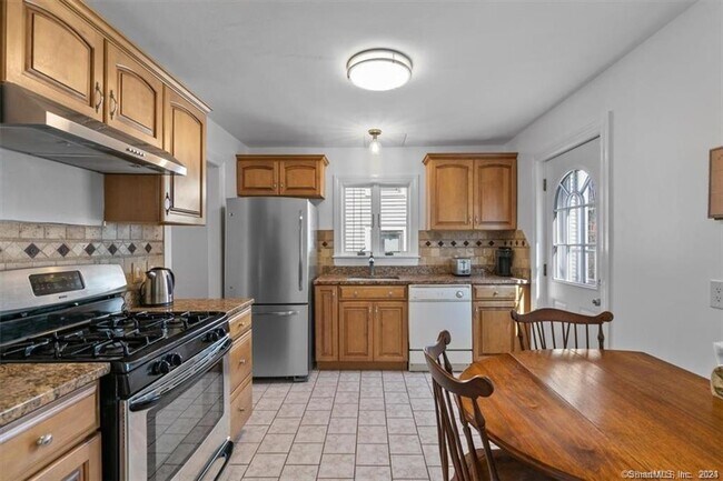 Building Photo - 21 Lilac Ave