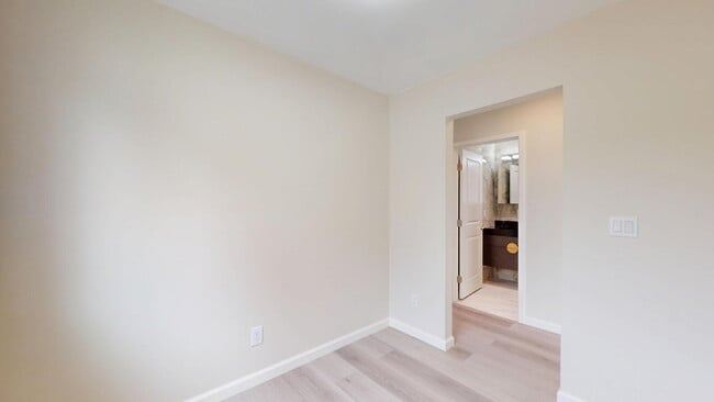 Building Photo - 976 Masson Ave