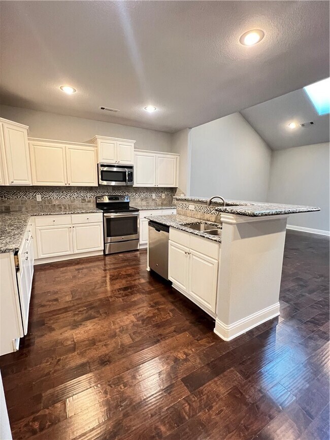 Building Photo - 2007 S Dixieland Rd