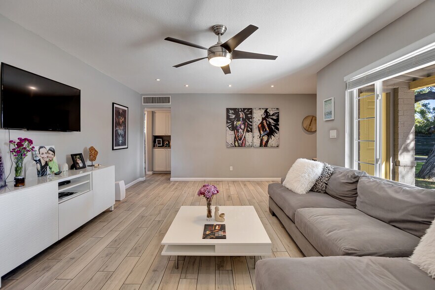 Building Photo - 6136 N 9th St